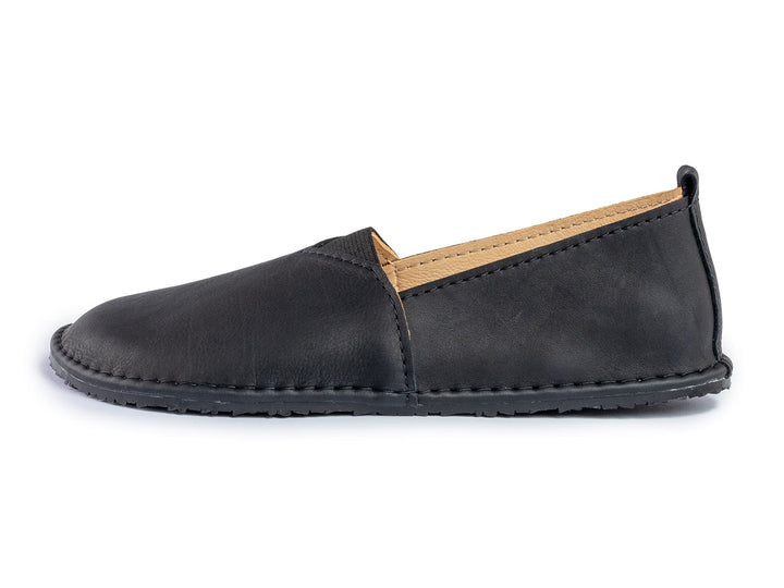 Fuego Barefoot moccasins with triangular stretch panel - black